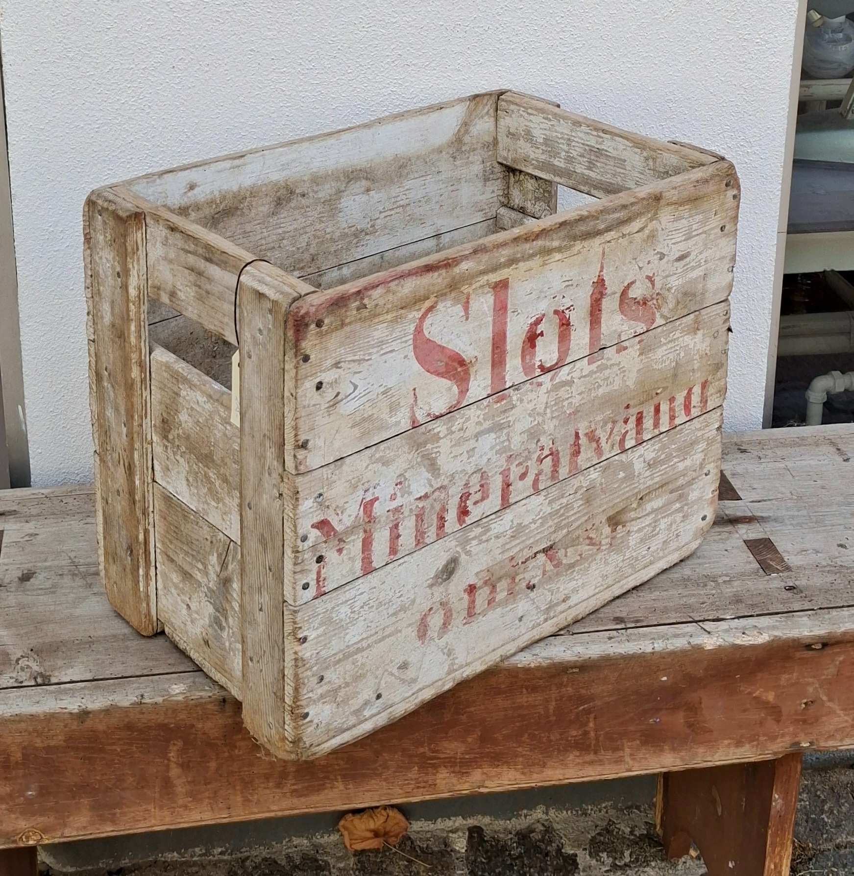 Kraftig gammel sodavands kasse med print og flot afskalning