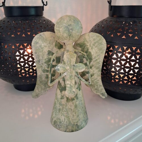 Den smukkeste engel i recycled metal