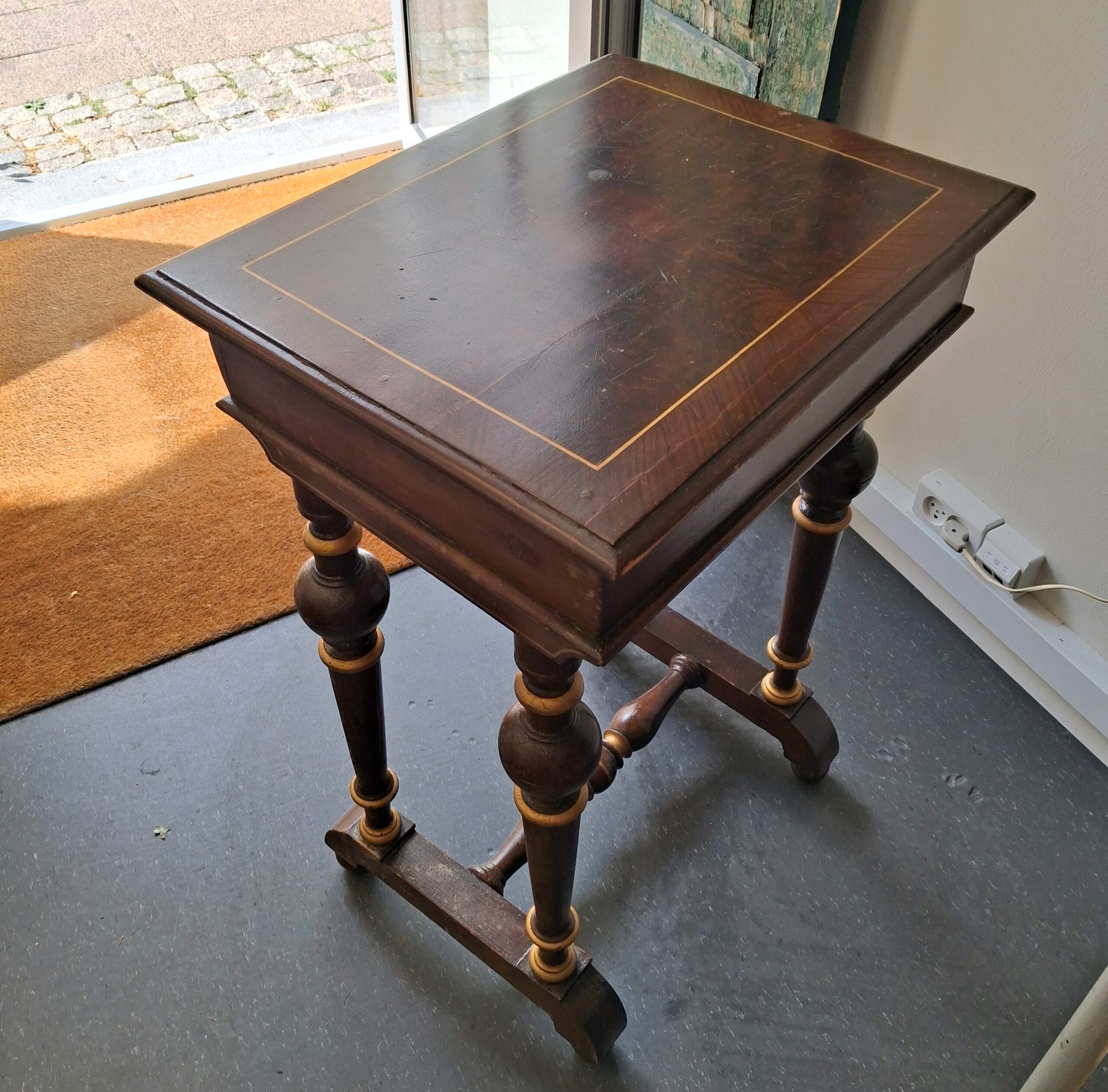 Elegant lille bord