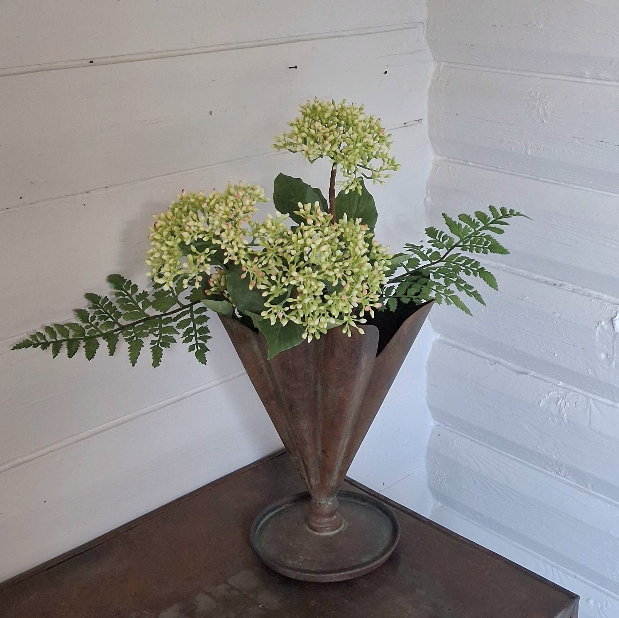 Flot rustik metalvase - recycled