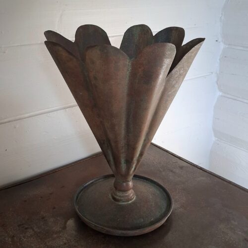 Flot rustik metalvase – recycled