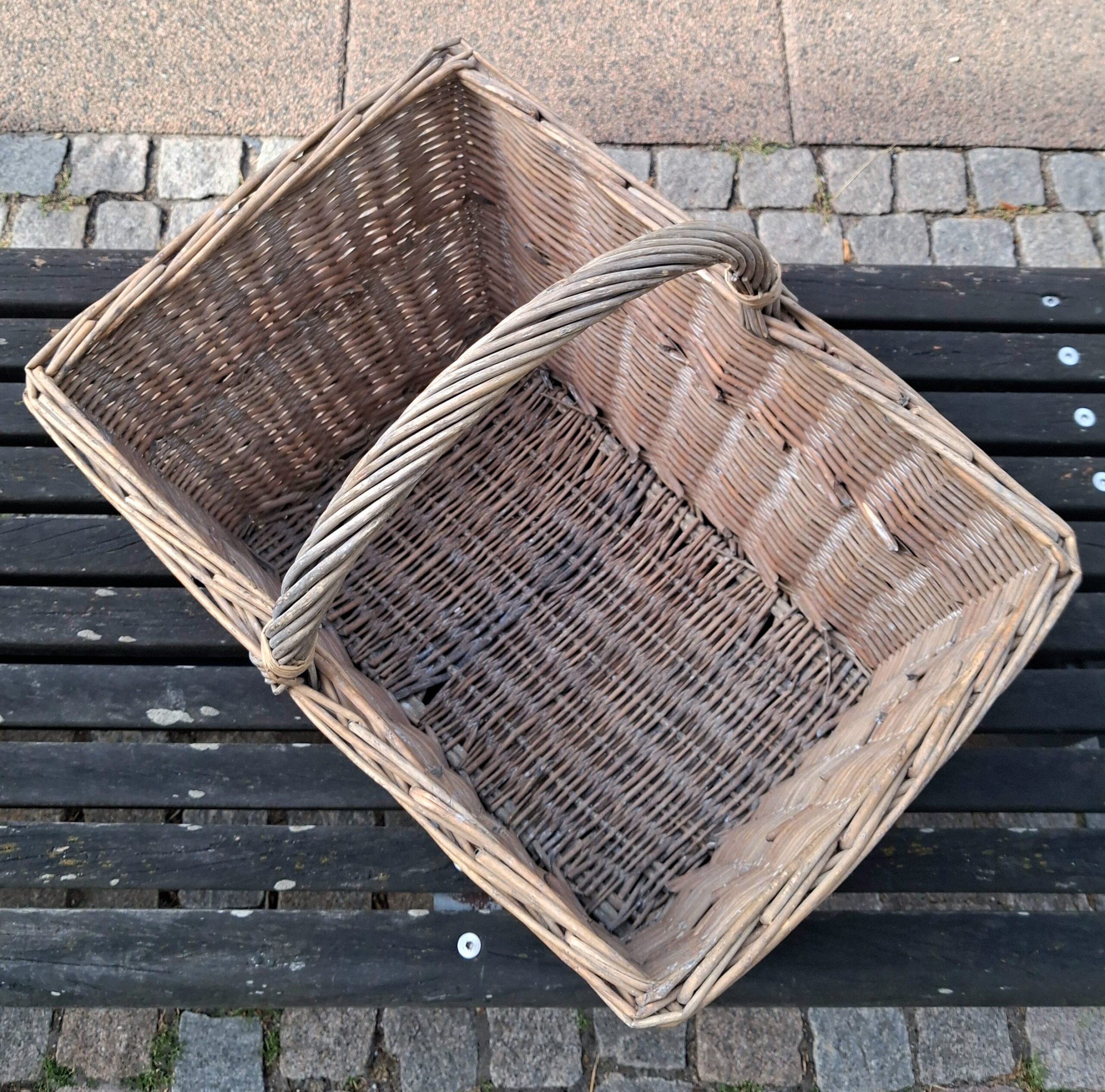Stor gammel kurv