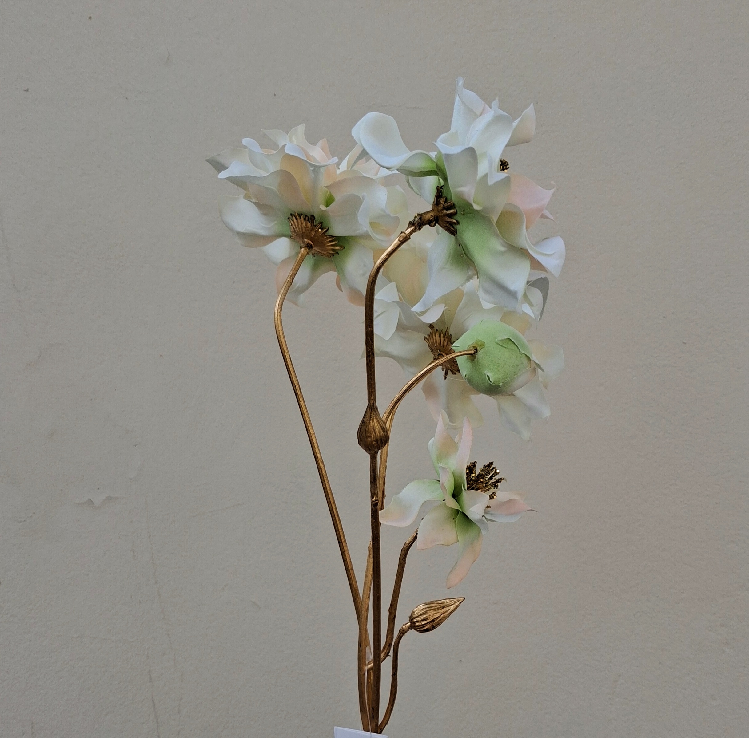 Elegant creme Vinterrose med guld og glimmer