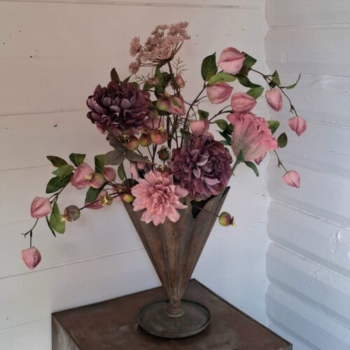 Flot rustik metalvase – recycled