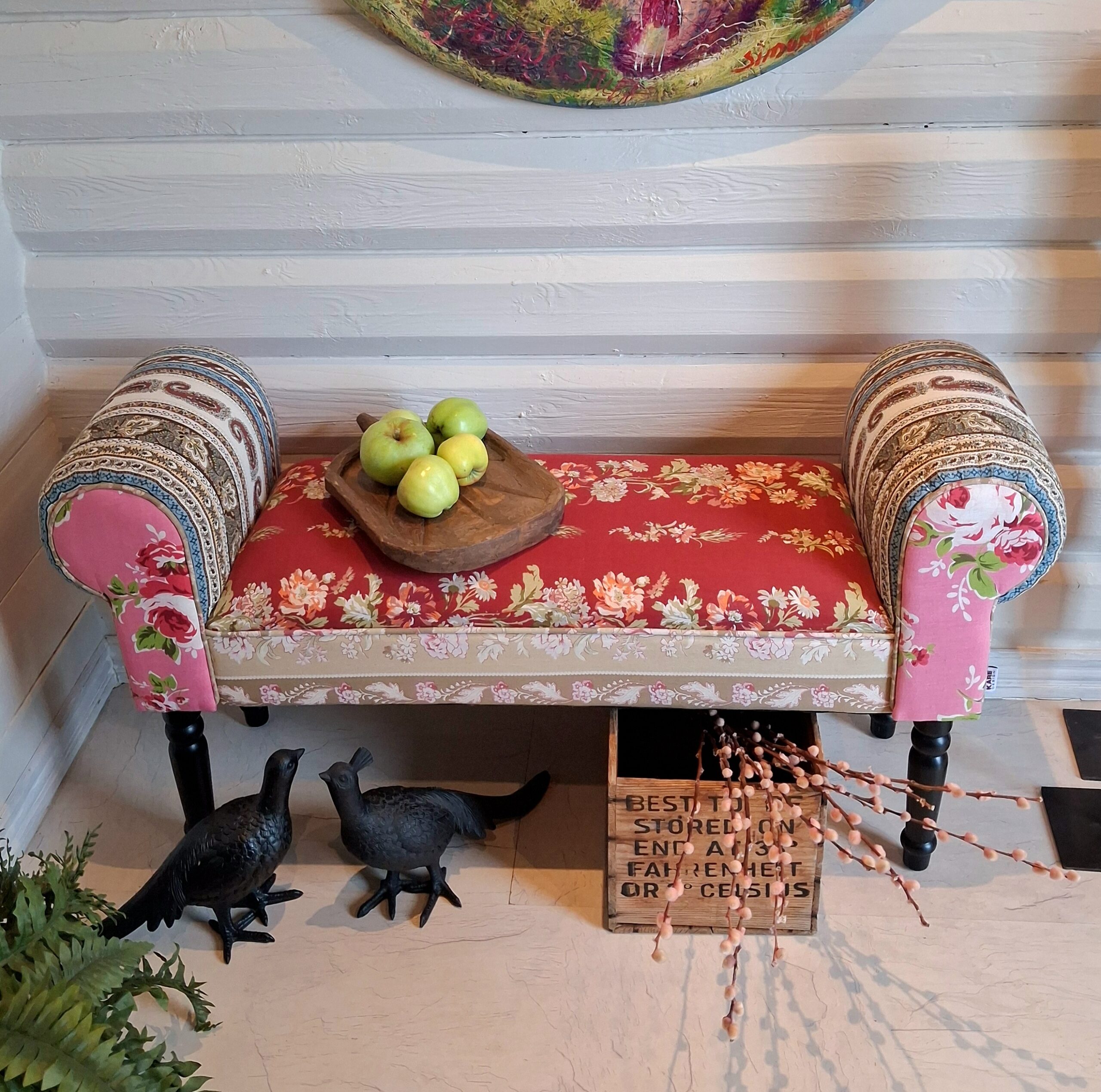 Elegant postret bænk i flot stand