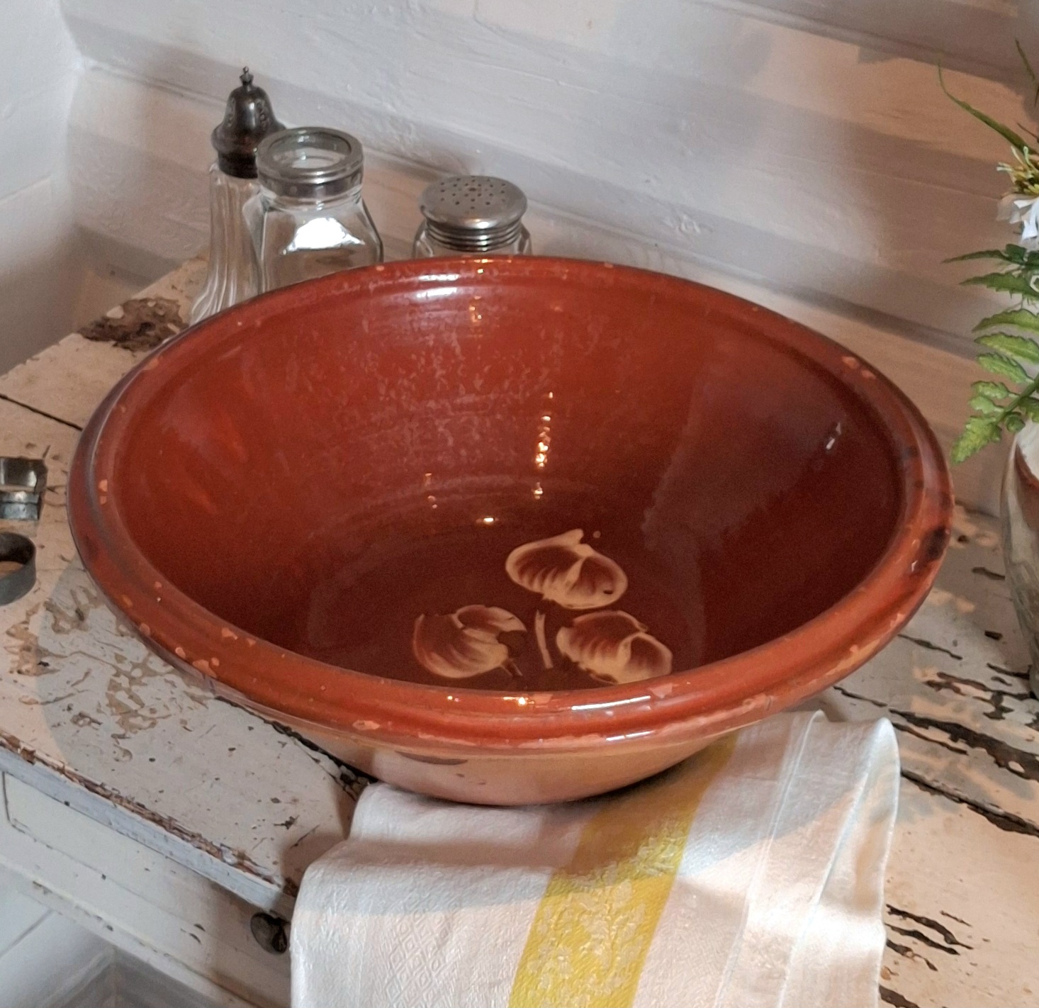 Smukt stort gammelt dejfad med flot glasur