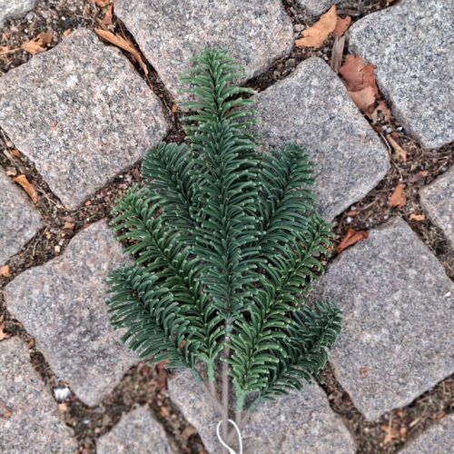 Flot kunstig grangren – flergrenet
