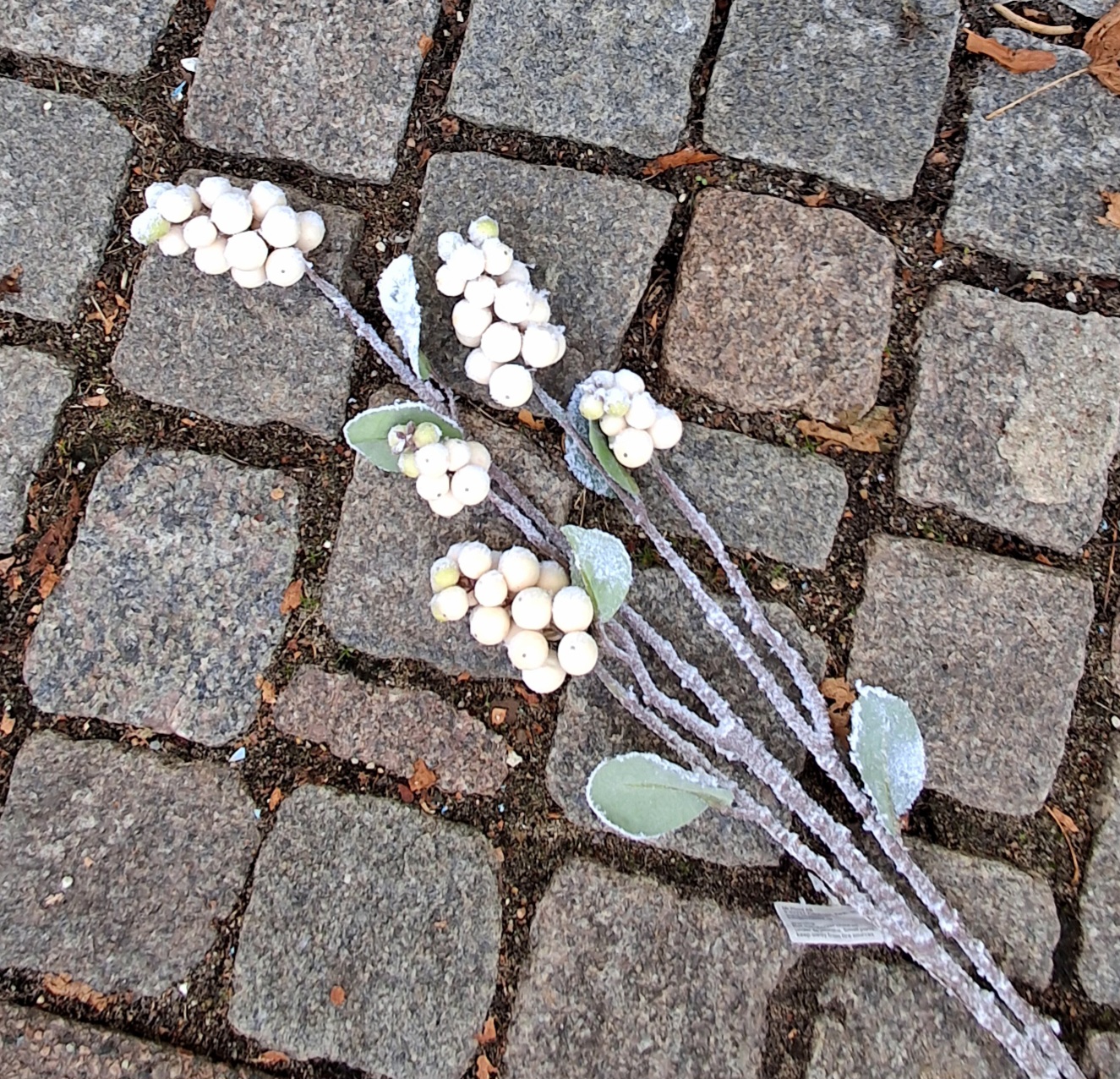 Elegant kunstig bær gren med sne
