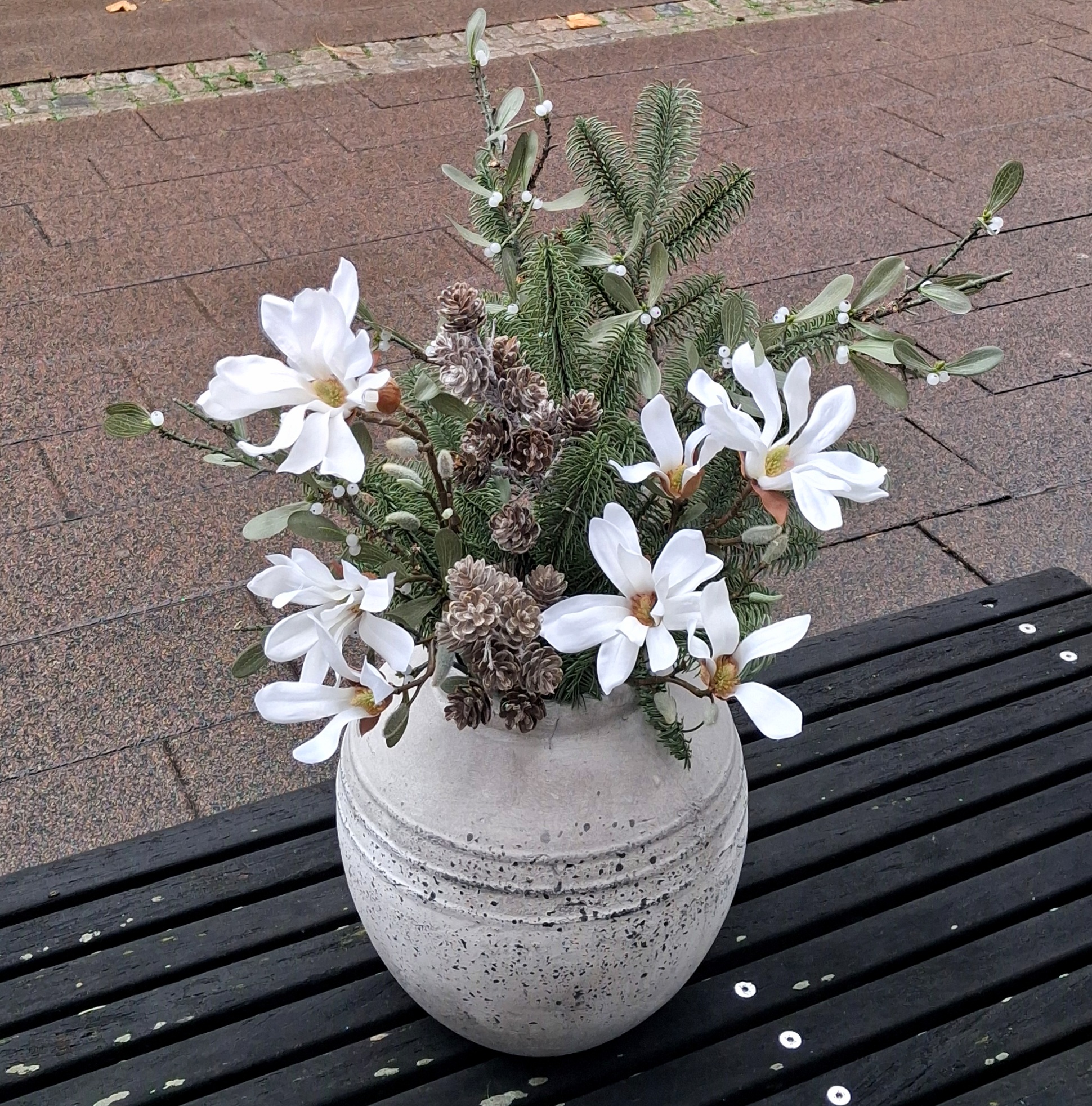 Smukke kunstige Magnolier, Mistelten og grangrene
