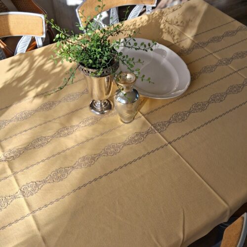 Flot pastel gul retro dug med frynser